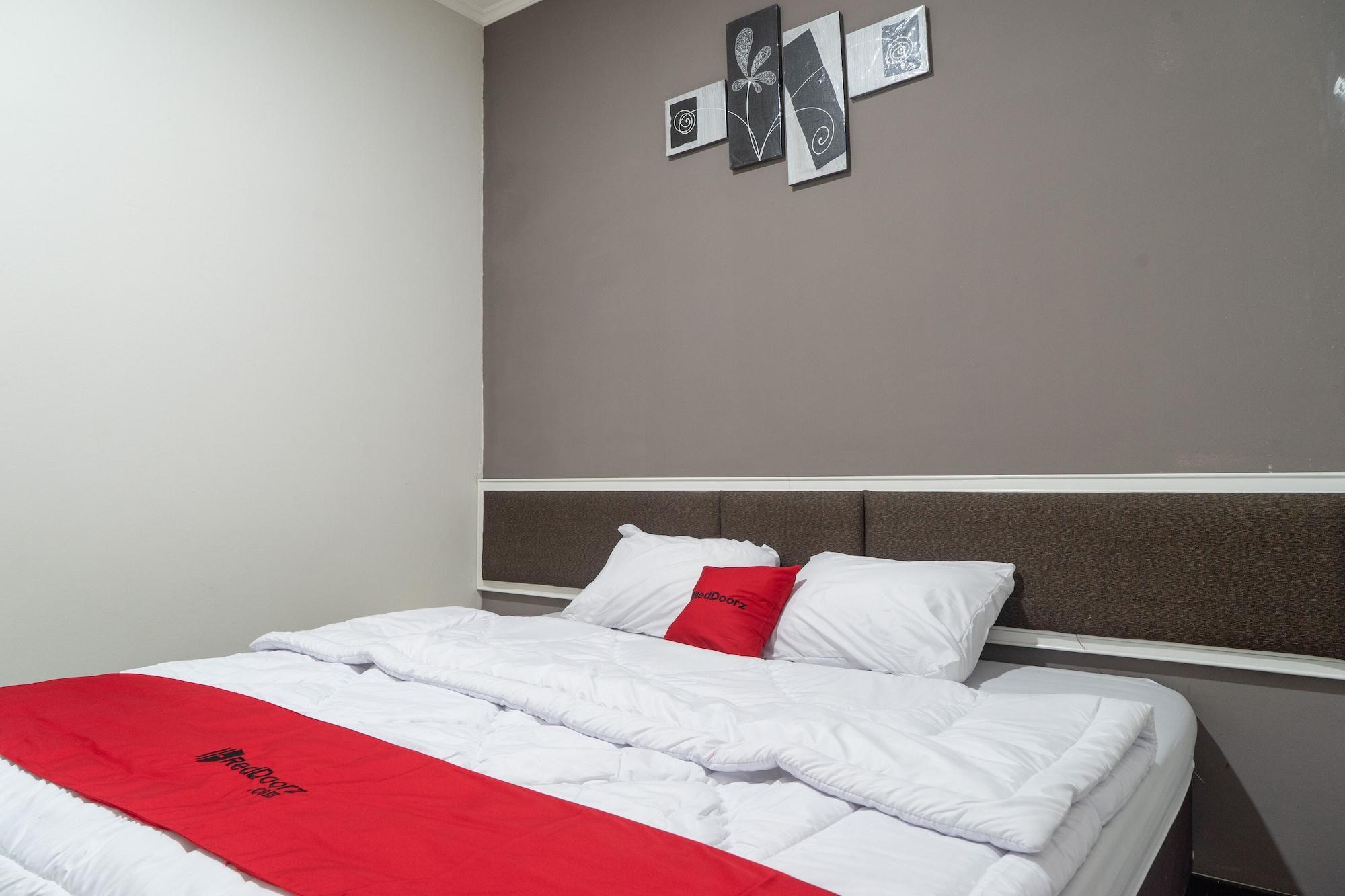 เรดดอร์ซ พลัส แอท ซาวะฮ์ เบซาร์ Hotel จาการ์ตา ภายนอก รูปภาพ